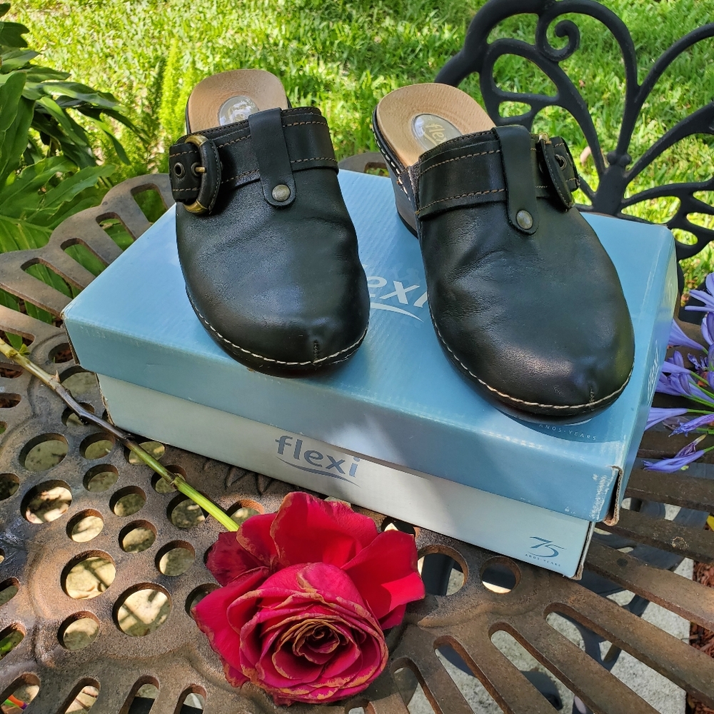 Womans Wedges by Flexi